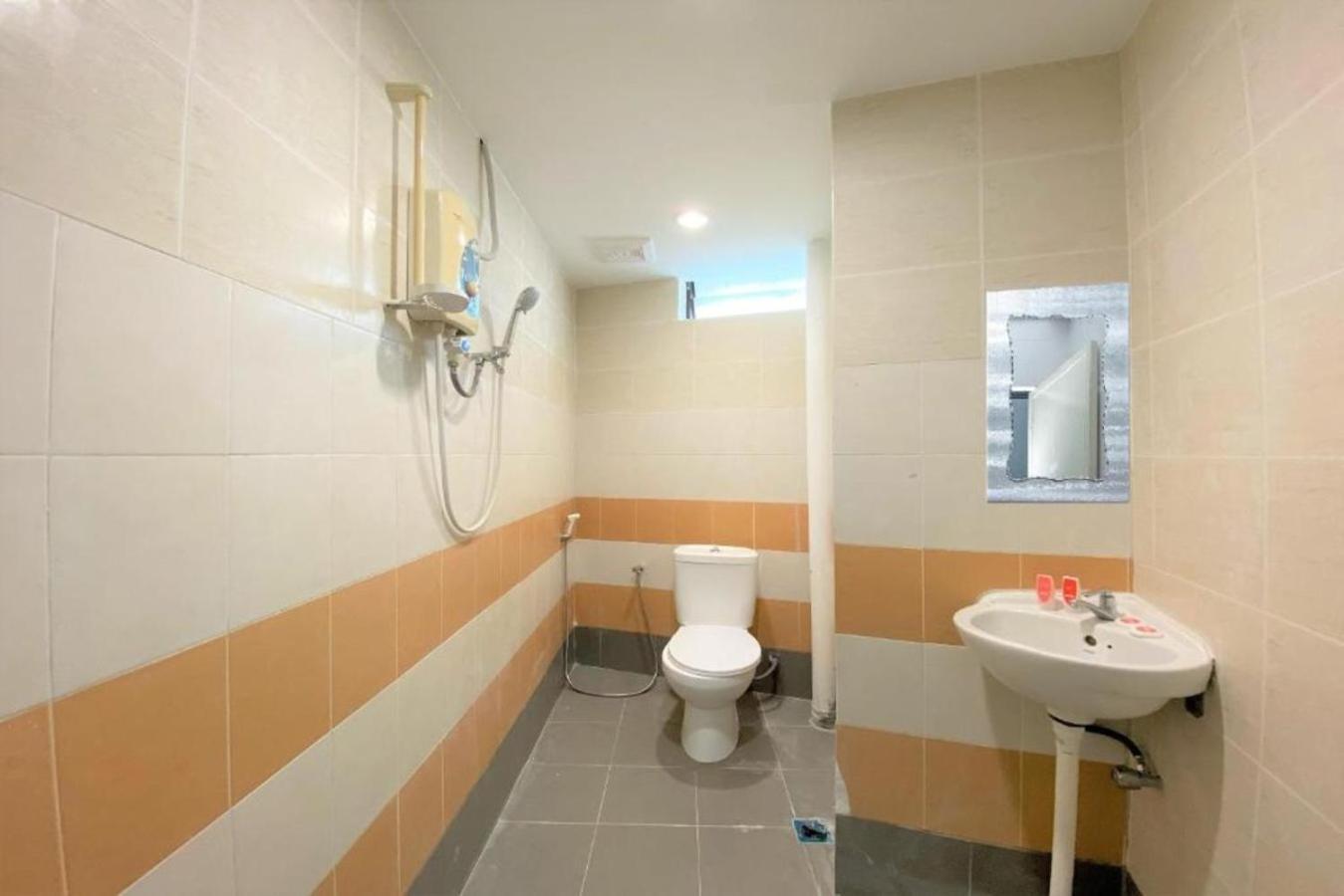 B Hotel Penang จอร์จทาวน์ ภายนอก รูปภาพ